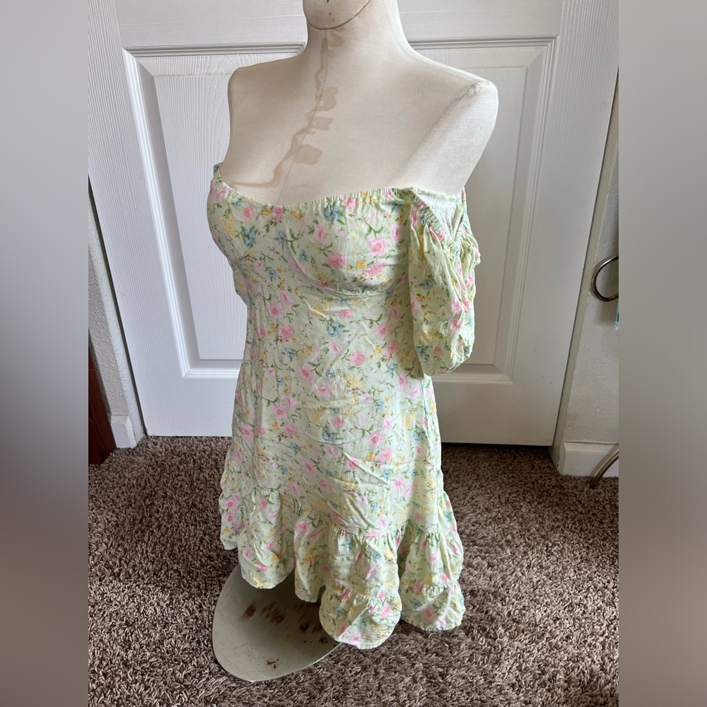 Floral Ruffle Hem Off-Shoulder Mini Dress in Pastel Green Bustier top